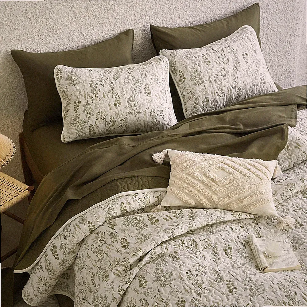 Wake In Cloud - Floral Quilt Set, Botanical Vintage Flower King, Olive Green