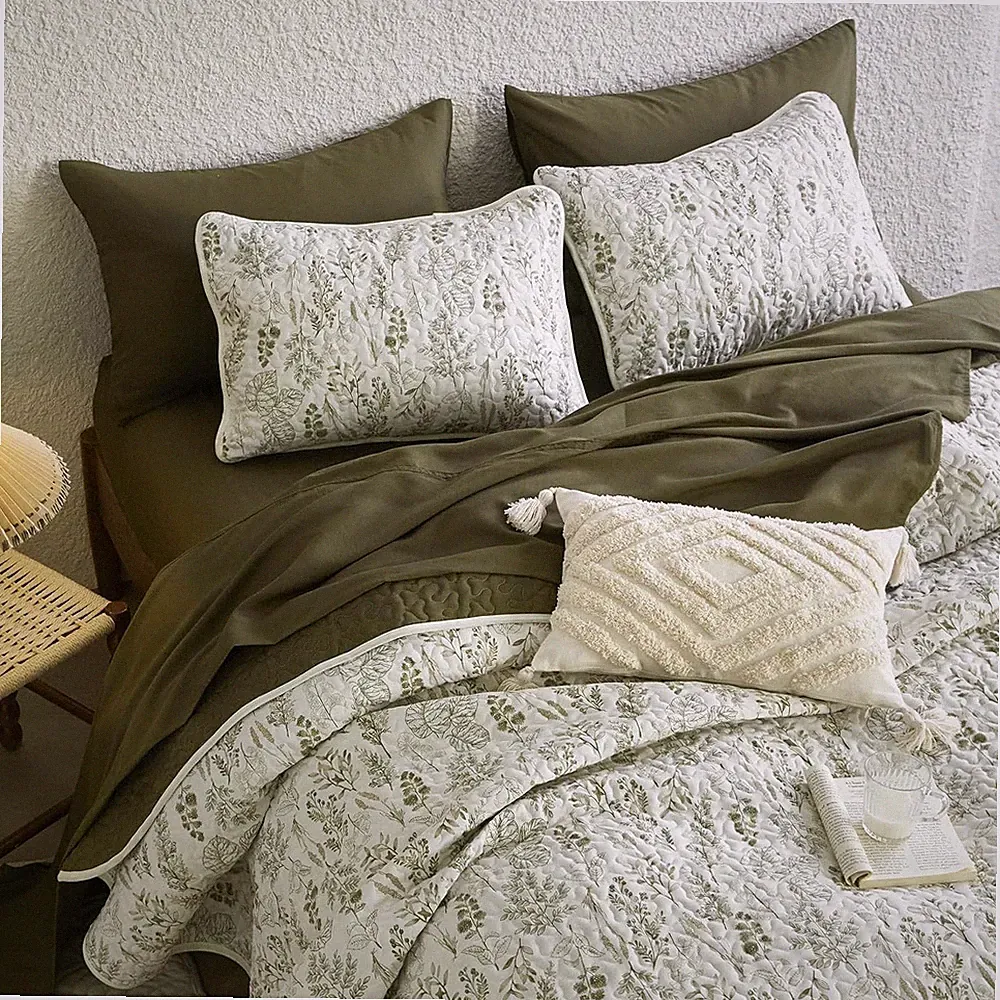 Wake In Cloud - Floral Quilt Set, Botanical Vintage Queen / Full, Olive Green